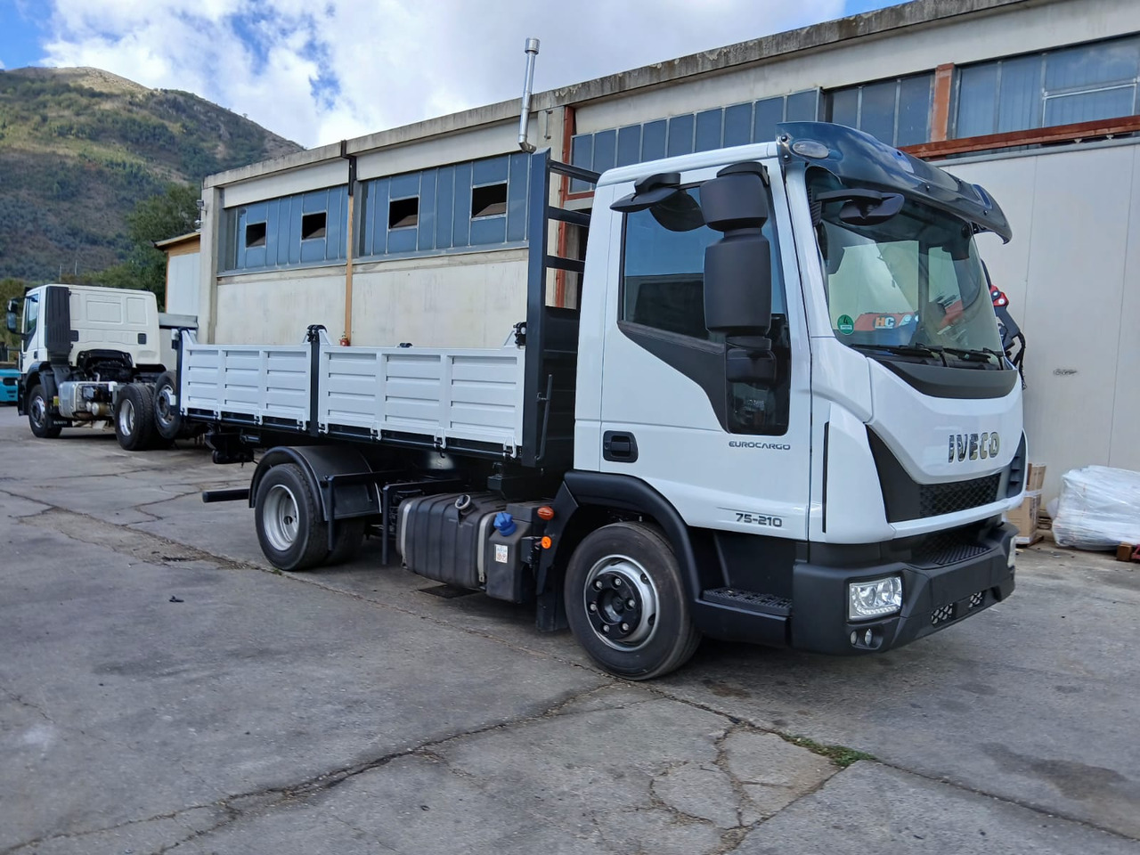IVECO EUROCARGO 75-210 - Самоскид вантажівка: фото 1 IVECO EUROCARGO 75-210 - Самоскид вантажівка: фото 1
