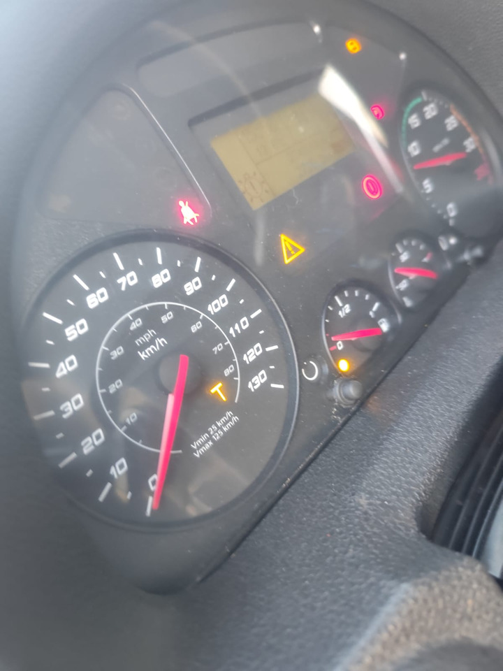 IVECO EUROCARGO 80-190 - Вантажівка шасі: фото 4 IVECO EUROCARGO 80-190 - Вантажівка шасі: фото 4