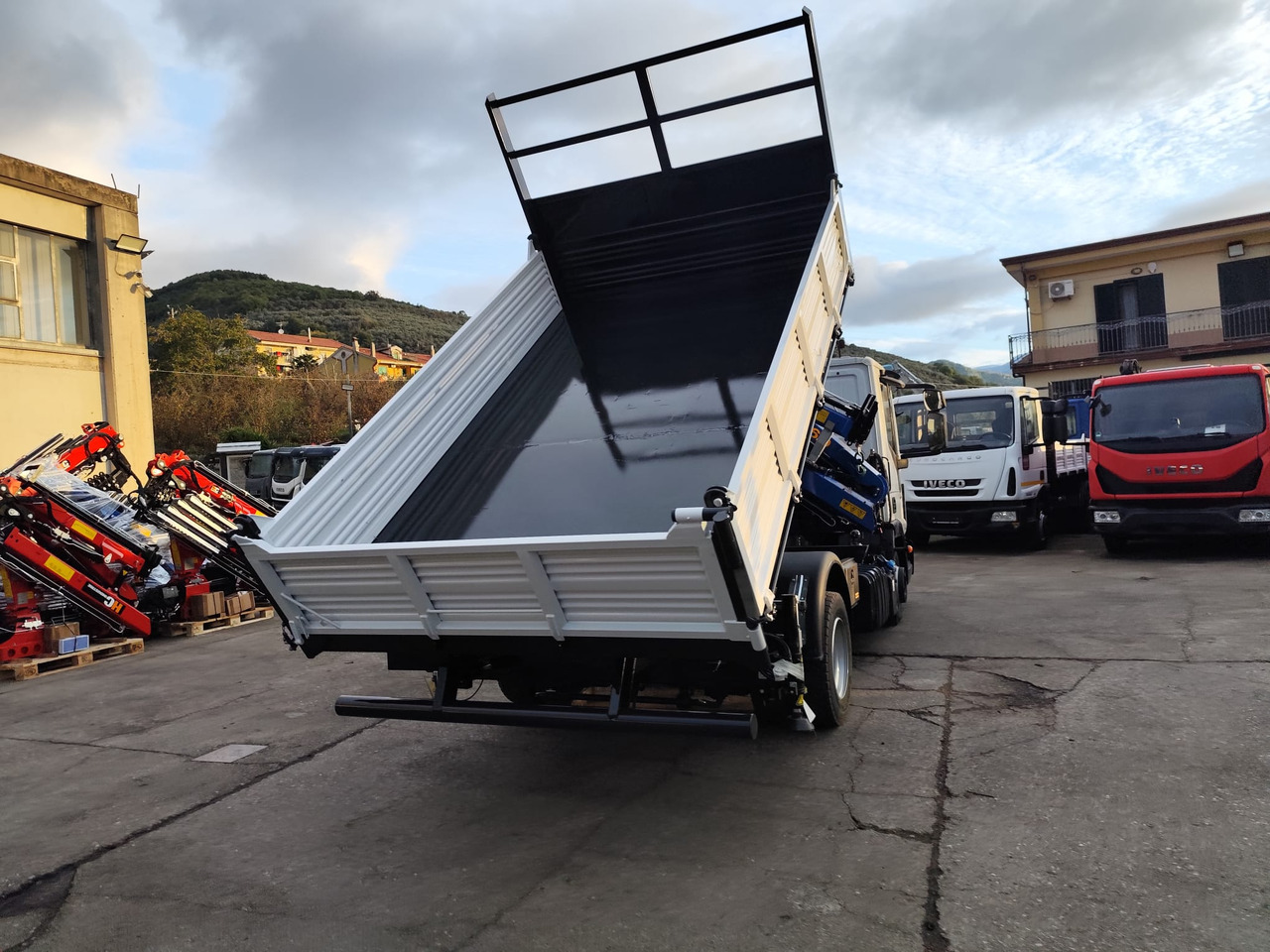 IVECO EUROCARGO 80-210 - Вантажівка з маніпулятором, Самоскид вантажівка: фото 5 IVECO EUROCARGO 80-210 - Вантажівка з маніпулятором, Самоскид вантажівка: фото 5