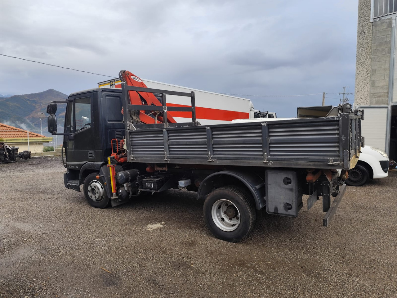 IVECO EUROCARGO 80E18 - Вантажівка з маніпулятором, Самоскид вантажівка: фото 4 IVECO EUROCARGO 80E18 - Вантажівка з маніпулятором, Самоскид вантажівка: фото 4