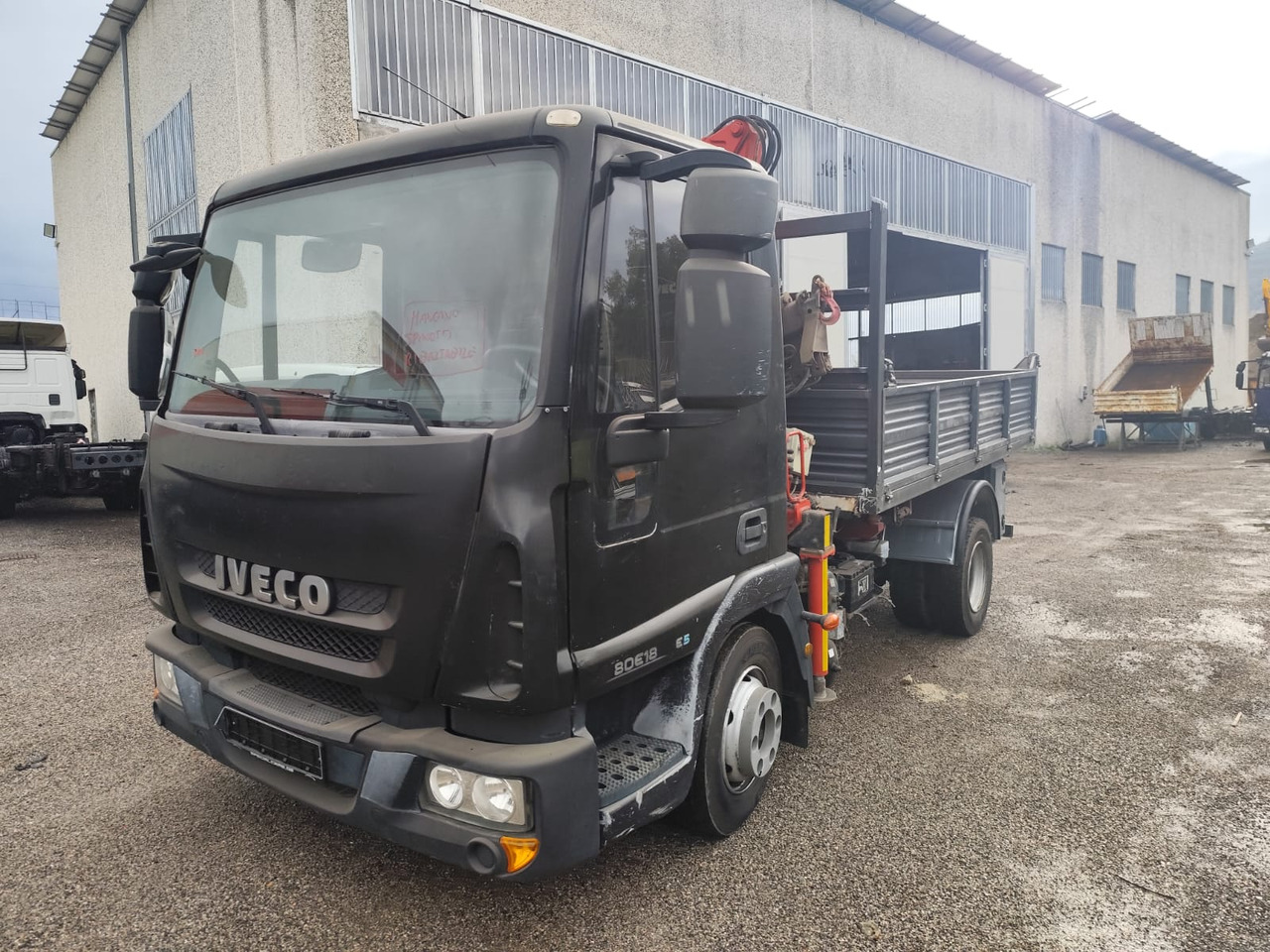 IVECO EUROCARGO 80E18 - Вантажівка з маніпулятором, Самоскид вантажівка: фото 1 IVECO EUROCARGO 80E18 - Вантажівка з маніпулятором, Самоскид вантажівка: фото 1