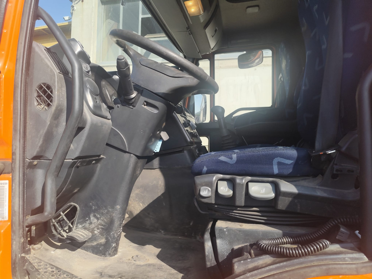IVECO STRALIS 190S31 - Вантажівка з маніпулятором: фото 2 IVECO STRALIS 190S31 - Вантажівка з маніпулятором: фото 2