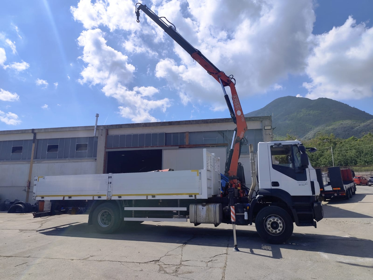 IVECO STRALIS 190S31 - Вантажівка з маніпулятором: фото 2 IVECO STRALIS 190S31 - Вантажівка з маніпулятором: фото 2