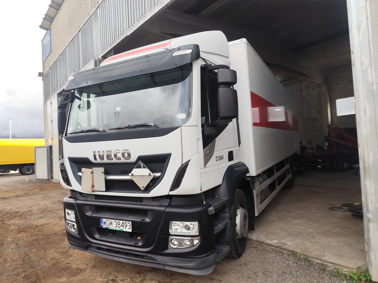 IVECO STRALIS AD 260S31 XP - Вантажівка з закритим кузовом: фото 4 IVECO STRALIS AD 260S31 XP - Вантажівка з закритим кузовом: фото 4
