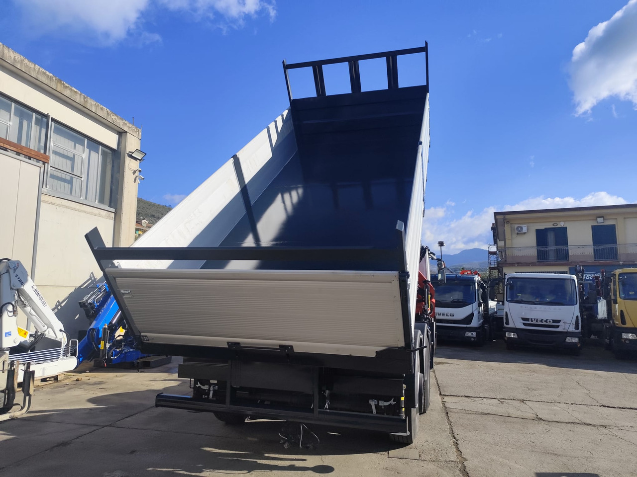 Вантажівка з маніпулятором, Самоскид вантажівка IVECO STRALIS CUBE 260S31: фото 6 Вантажівка з маніпулятором, Самоскид вантажівка IVECO STRALIS CUBE 260S31: фото 6