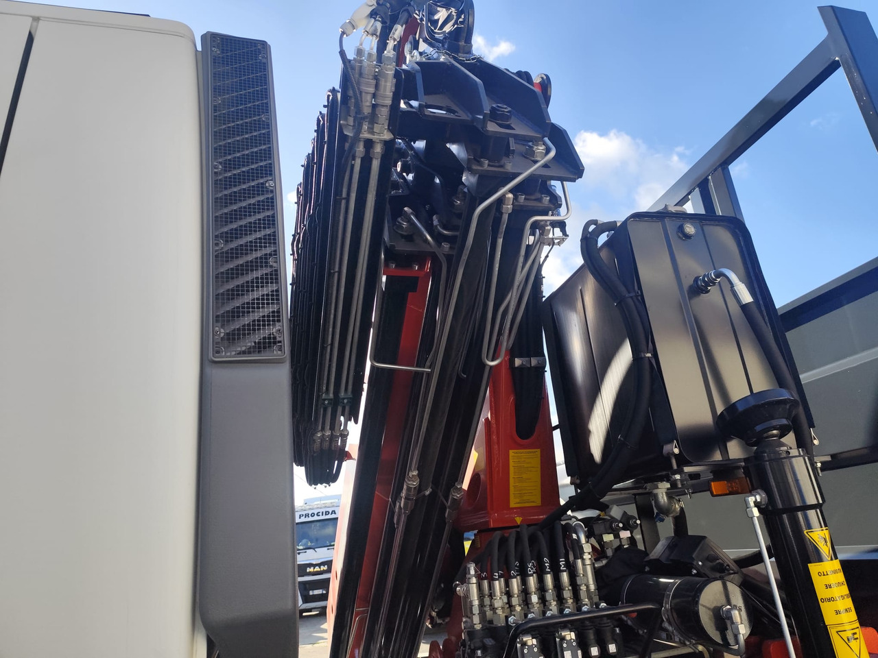 Вантажівка з маніпулятором, Самоскид вантажівка IVECO STRALIS CUBE 260S31: фото 39 Вантажівка з маніпулятором, Самоскид вантажівка IVECO STRALIS CUBE 260S31: фото 39