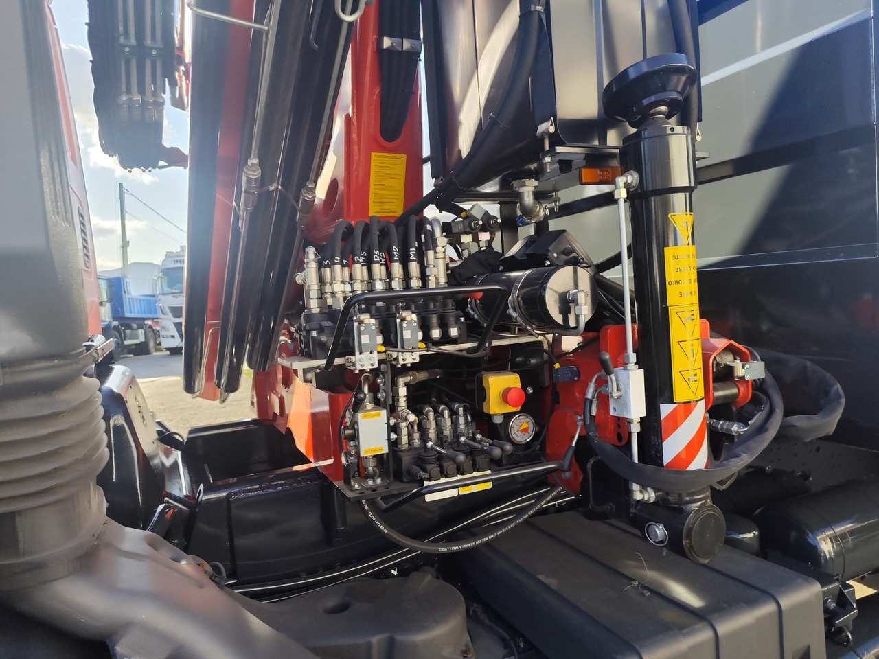 Вантажівка з маніпулятором, Самоскид вантажівка IVECO STRALIS CUBE 260S31: фото 36 Вантажівка з маніпулятором, Самоскид вантажівка IVECO STRALIS CUBE 260S31: фото 36