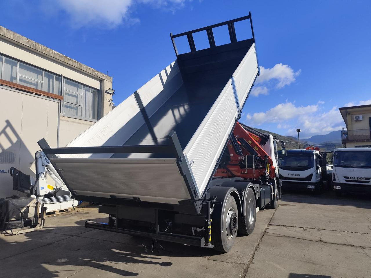 Вантажівка з маніпулятором, Самоскид вантажівка IVECO STRALIS CUBE 260S31: фото 7 Вантажівка з маніпулятором, Самоскид вантажівка IVECO STRALIS CUBE 260S31: фото 7