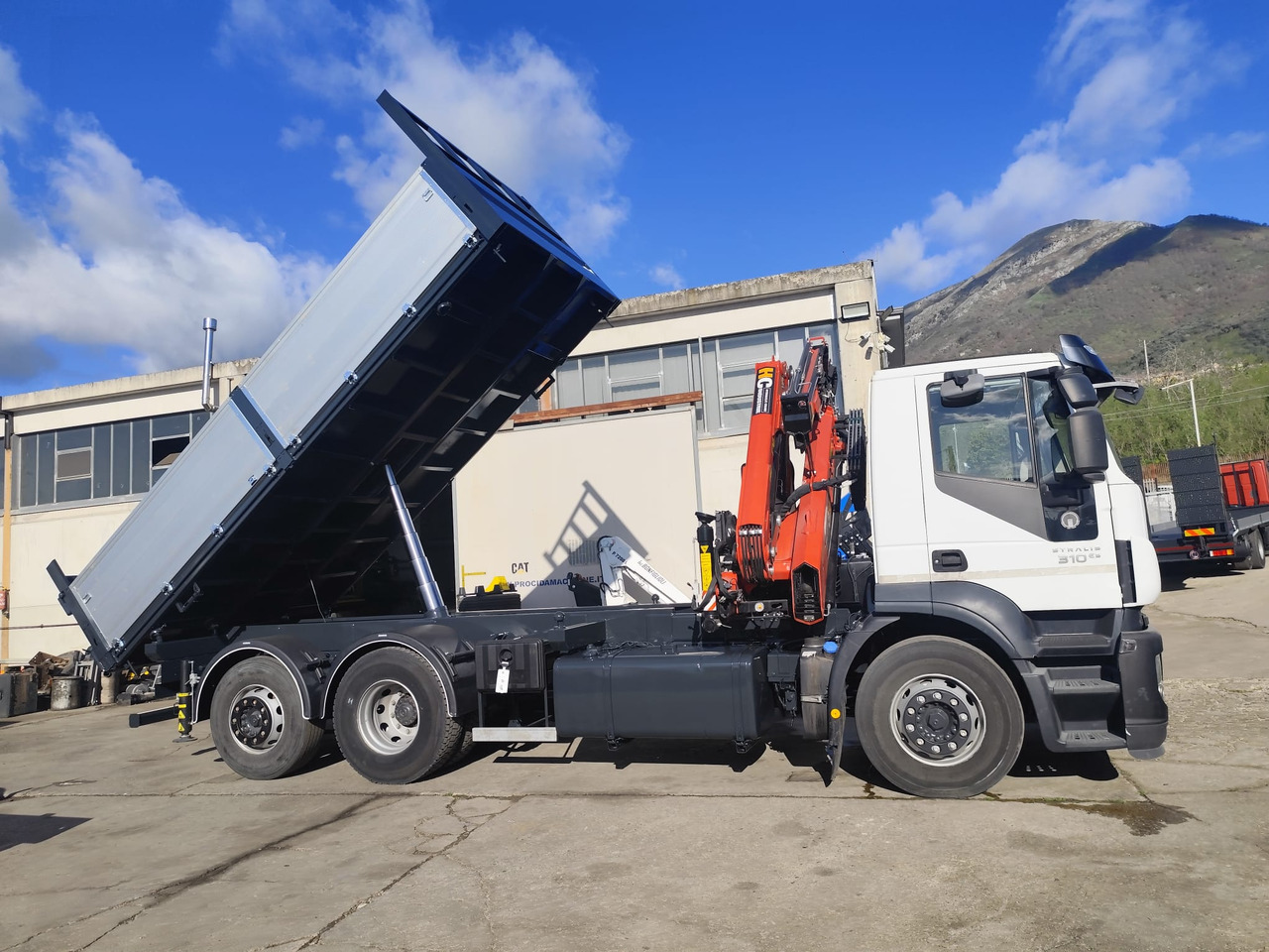 Вантажівка з маніпулятором, Самоскид вантажівка IVECO STRALIS CUBE 260S31: фото 9 Вантажівка з маніпулятором, Самоскид вантажівка IVECO STRALIS CUBE 260S31: фото 9