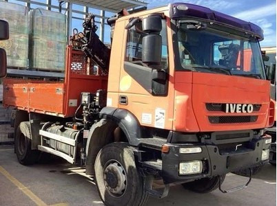 IVECO TRAKKER 190T31 - Вантажівка з маніпулятором: фото 2 IVECO TRAKKER 190T31 - Вантажівка з маніпулятором: фото 2