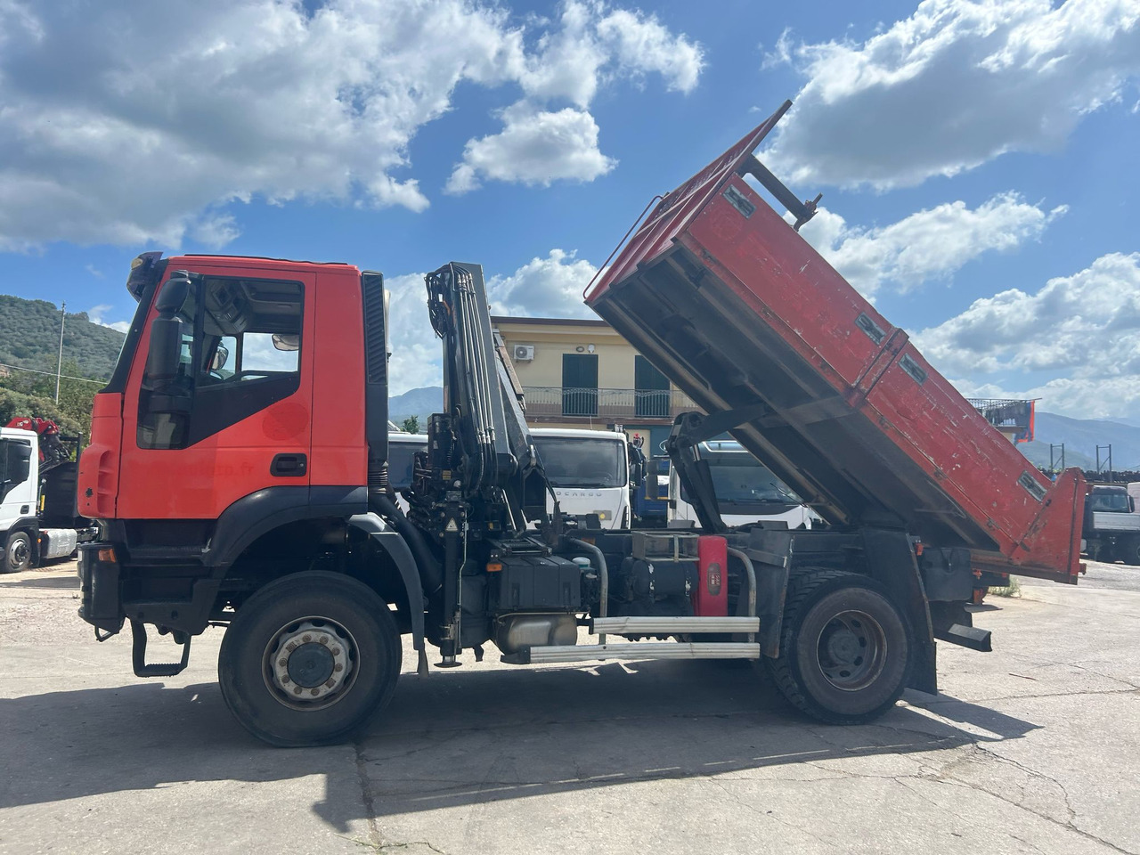 IVECO TRAKKER 190T36 - Вантажівка з маніпулятором: фото 5 IVECO TRAKKER 190T36 - Вантажівка з маніпулятором: фото 5