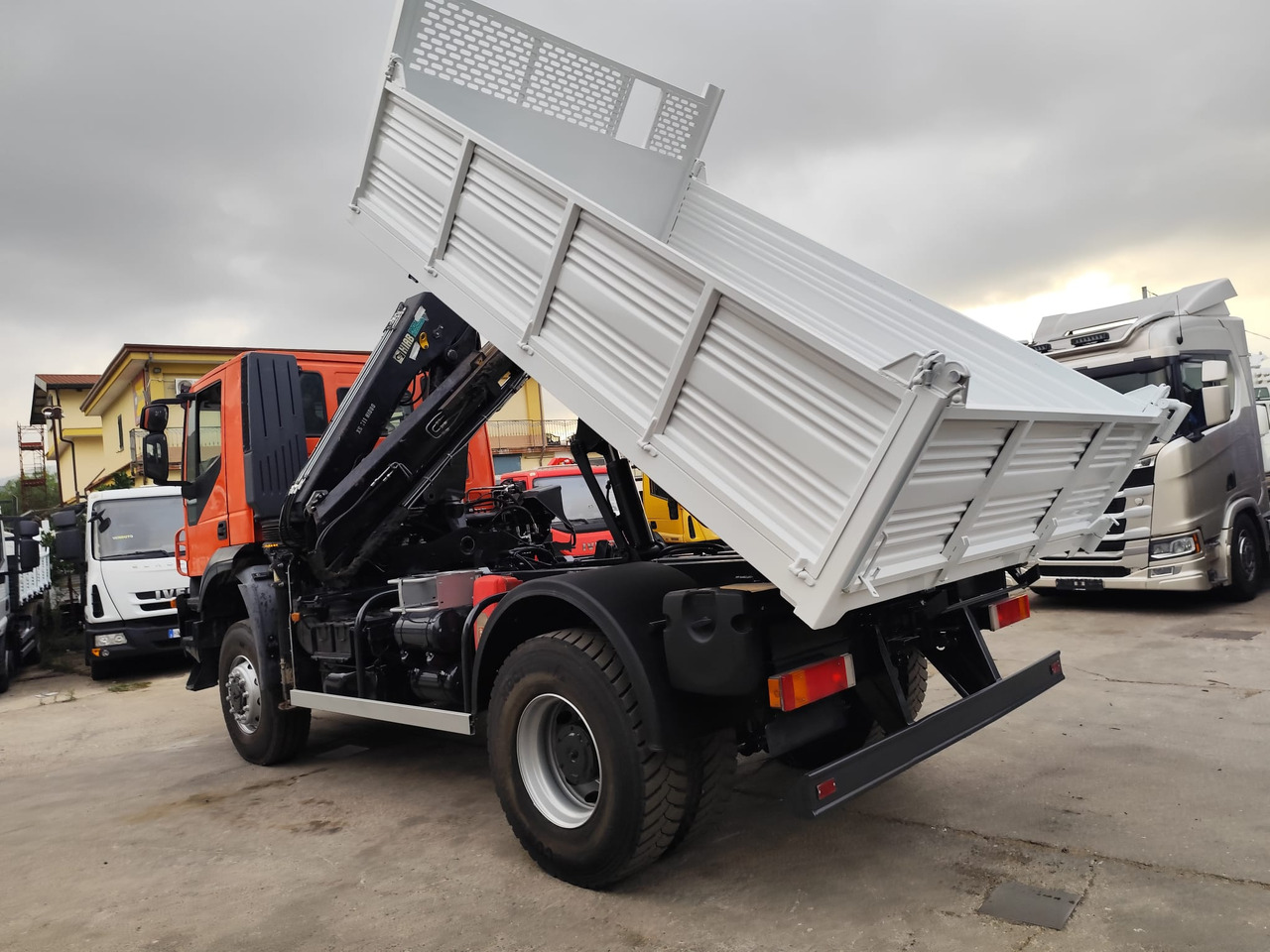 IVECO TRAKKER 190T36 - Вантажівка з маніпулятором: фото 5 IVECO TRAKKER 190T36 - Вантажівка з маніпулятором: фото 5