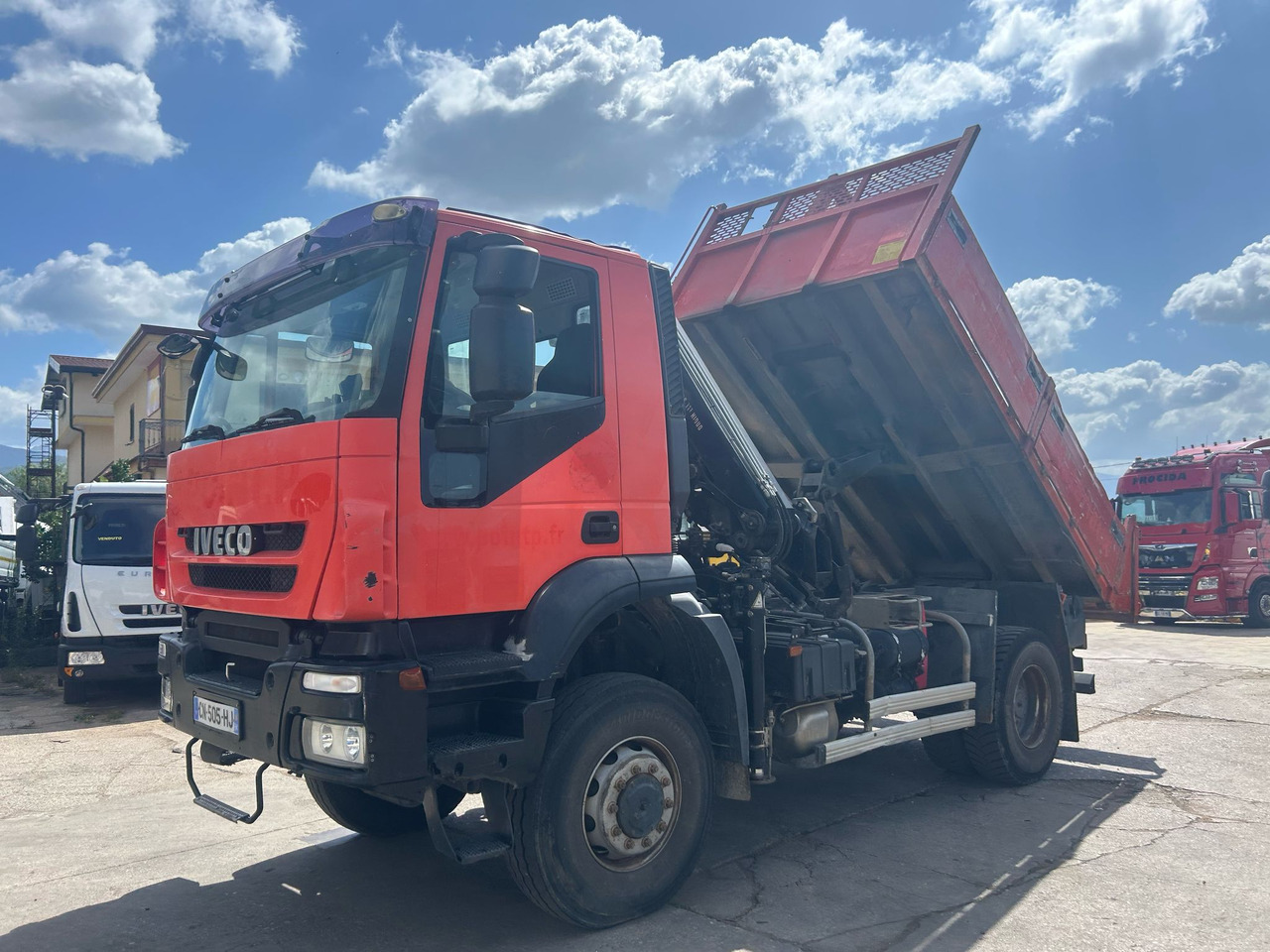 IVECO TRAKKER 190T36 - Вантажівка з маніпулятором: фото 1 IVECO TRAKKER 190T36 - Вантажівка з маніпулятором: фото 1