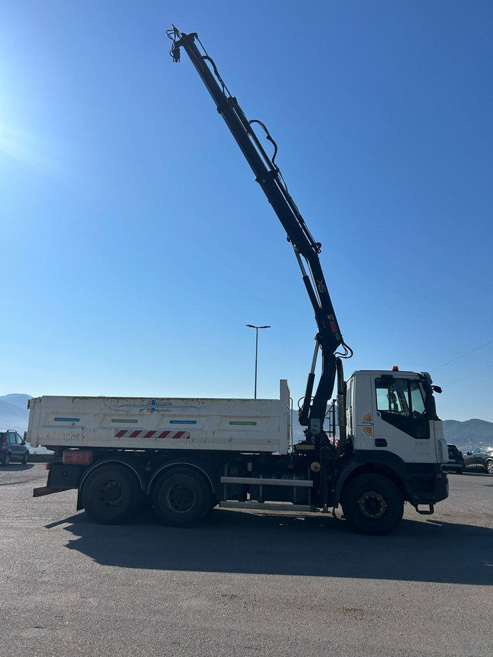 IVECO TRAKKER 260T36 - Вантажівка з маніпулятором: фото 2 IVECO TRAKKER 260T36 - Вантажівка з маніпулятором: фото 2