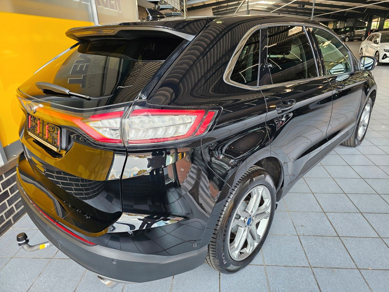 Ford Edge Titanium 4x4 AHK ACC SchiebeDach Navi LED - Позашляховик: фото 2 Ford Edge Titanium 4x4 AHK ACC SchiebeDach Navi LED - Позашляховик: фото 2
