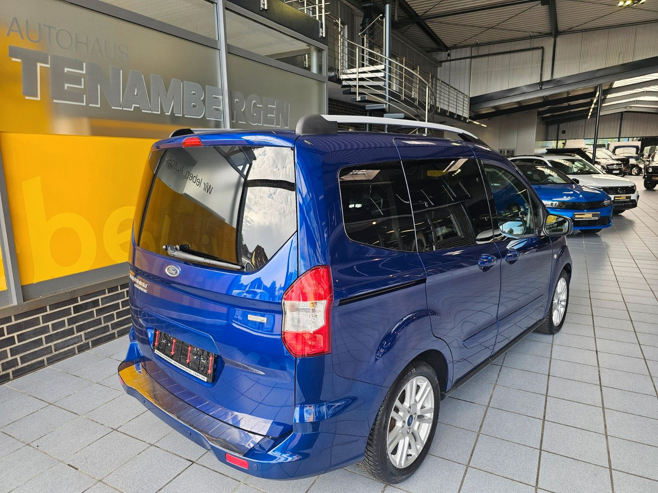 Ford Tourneo Courier Titanium behzb. Windschutzschei - Пасажирський фургон: фото 3 Ford Tourneo Courier Titanium behzb. Windschutzschei - Пасажирський фургон: фото 3