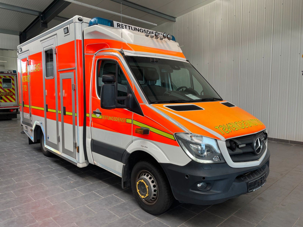 Mercedes-Benz Sprinter II Rettungswagen 519 CDI - Легковий автомобіль: фото 1 Mercedes-Benz Sprinter II Rettungswagen 519 CDI - Легковий автомобіль: фото 1