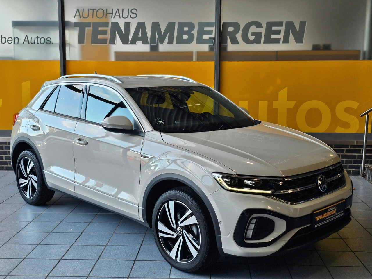 Volkswagen T-Roc R-Line eHeckklappe SHZ LED - Позашляховик: фото 1 Volkswagen T-Roc R-Line eHeckklappe SHZ LED - Позашляховик: фото 1
