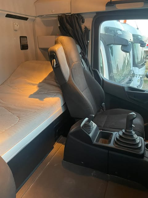 Новий Тягач mercedes-beenz aroc: фото 10