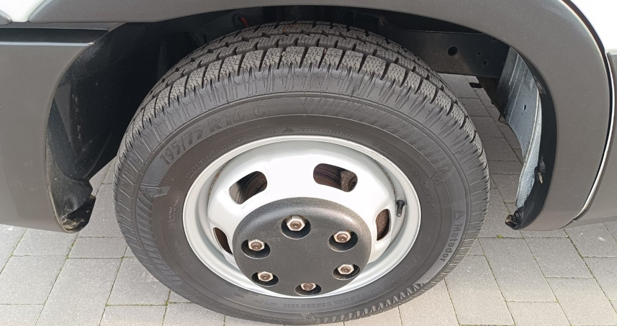 Interior photo 2: Суцільнометалевий фургон Iveco Daily 35C13 Blaszak L3H2 na bliźniakach VAT 23 Interior photo 2: Суцільнометалевий фургон Iveco Daily 35C13 Blaszak L3H2 na bliźniakach VAT 23