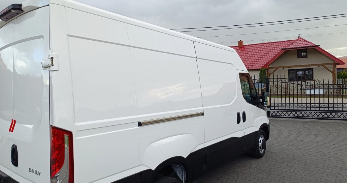 Суцільнометалевий фургон Iveco Daily 35C13 Blaszak L3H2 na bliźniakach VAT 23: фото 12 Суцільнометалевий фургон Iveco Daily 35C13 Blaszak L3H2 na bliźniakach VAT 23: фото 12