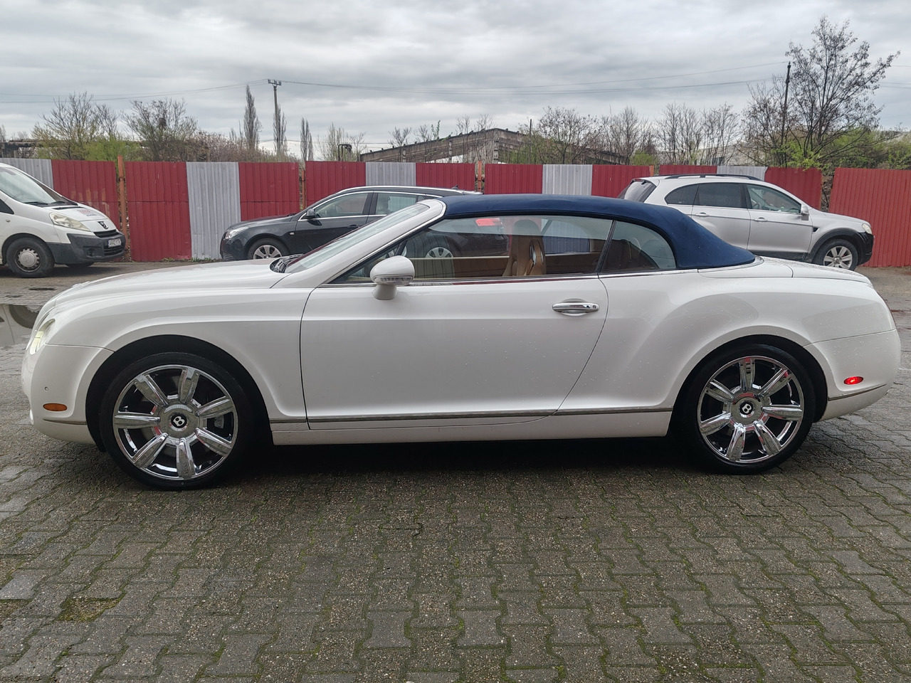 Bentley Continental GT Coupe Cabrio - Легковий автомобіль: фото 4 Bentley Continental GT Coupe Cabrio - Легковий автомобіль: фото 4