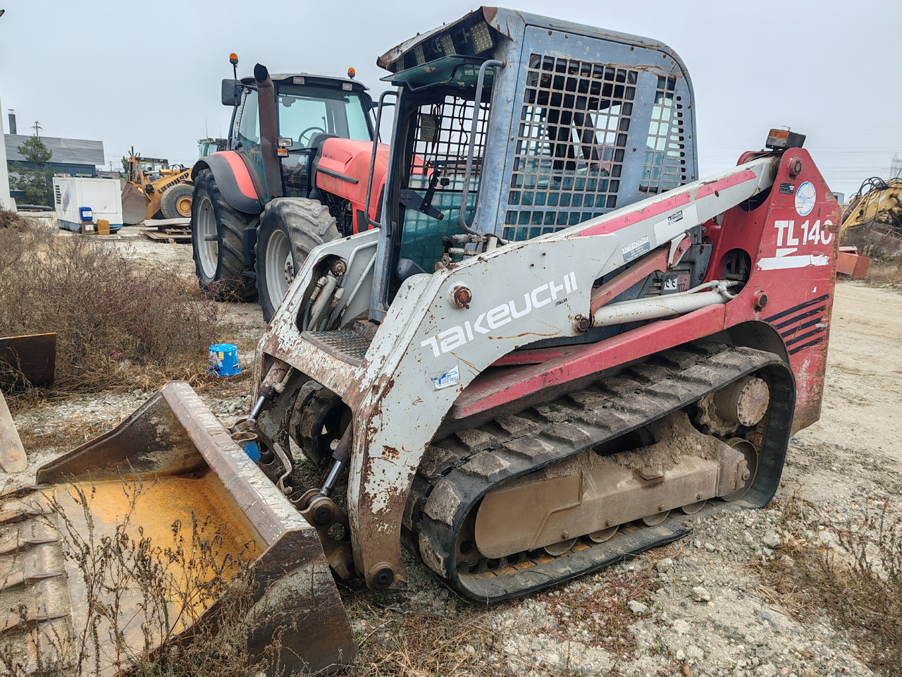Takeuchi TL140 - Гусеничний міні-навантажувач: фото 1 Takeuchi TL140 - Гусеничний міні-навантажувач: фото 1