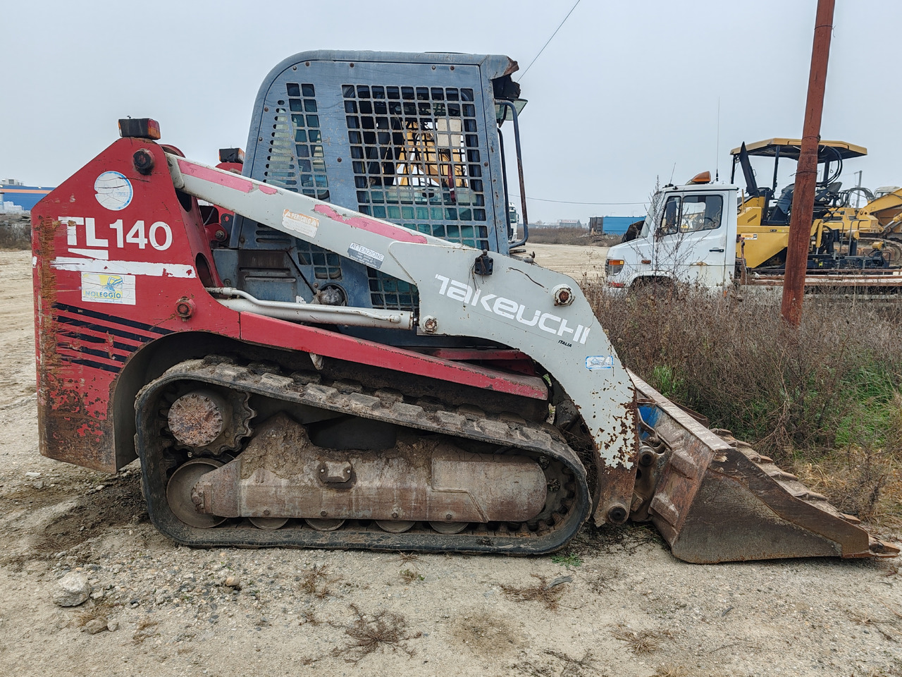 Takeuchi TL140 - Гусеничний міні-навантажувач: фото 4 Takeuchi TL140 - Гусеничний міні-навантажувач: фото 4