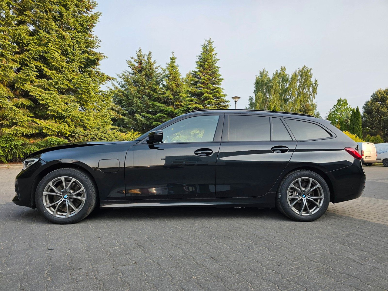 BMW 320e xDrive Touring Sport Automatic Sehr gepfleg - Легковий автомобіль: фото 3 BMW 320e xDrive Touring Sport Automatic Sehr gepfleg - Легковий автомобіль: фото 3