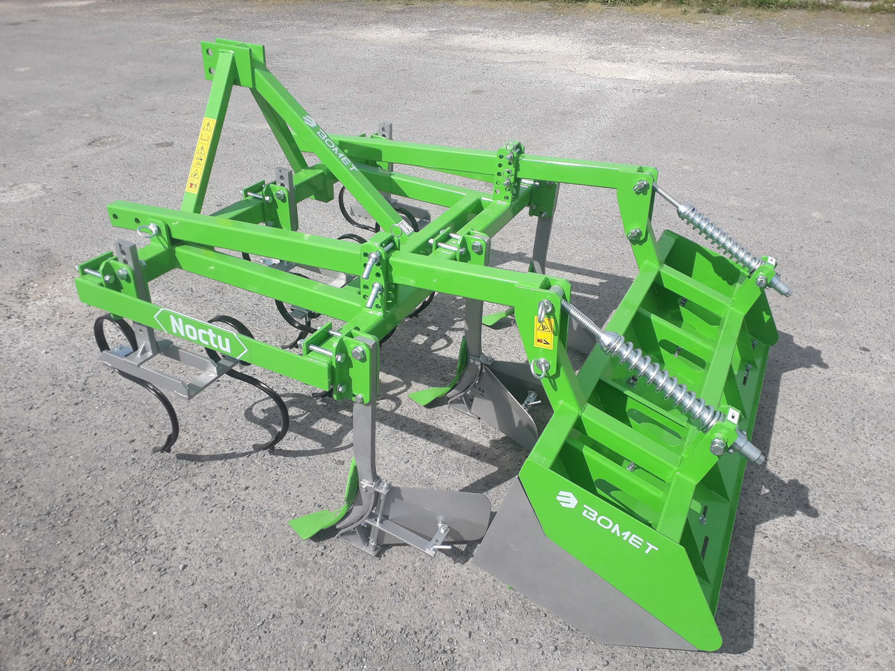 BOMET Butteuse avec cape arrière fixe 2 rangs NOCTU - Техніка для обробки ґрунту: фото 1 BOMET Butteuse avec cape arrière fixe 2 rangs NOCTU - Техніка для обробки ґрунту: фото 1