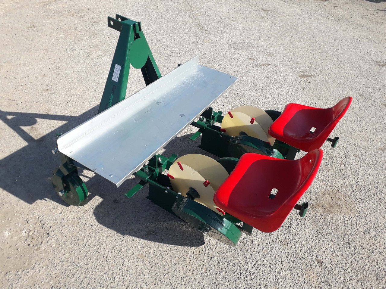 GARMACH Transplanteur à Mini-Mottes 2 rangs - Картоплесаджалка: фото 1 GARMACH Transplanteur à Mini-Mottes 2 rangs - Картоплесаджалка: фото 1