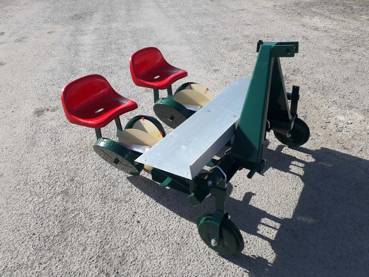 GARMACH Transplanteur à Mini-Mottes 2 rangs - Картоплесаджалка: фото 4 GARMACH Transplanteur à Mini-Mottes 2 rangs - Картоплесаджалка: фото 4