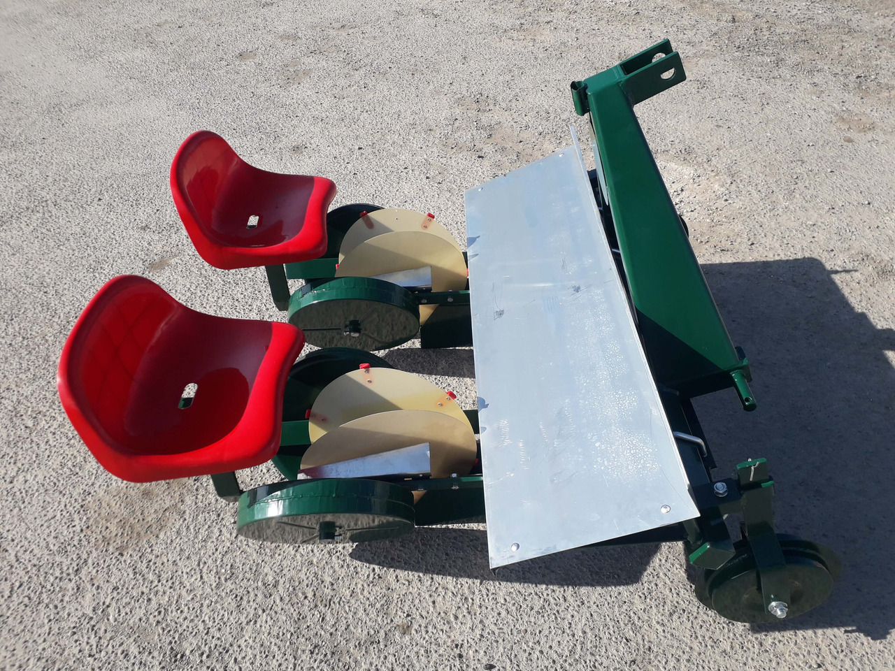 GARMACH Transplanteur à Mini-Mottes 2 rangs - Картоплесаджалка: фото 3 GARMACH Transplanteur à Mini-Mottes 2 rangs - Картоплесаджалка: фото 3