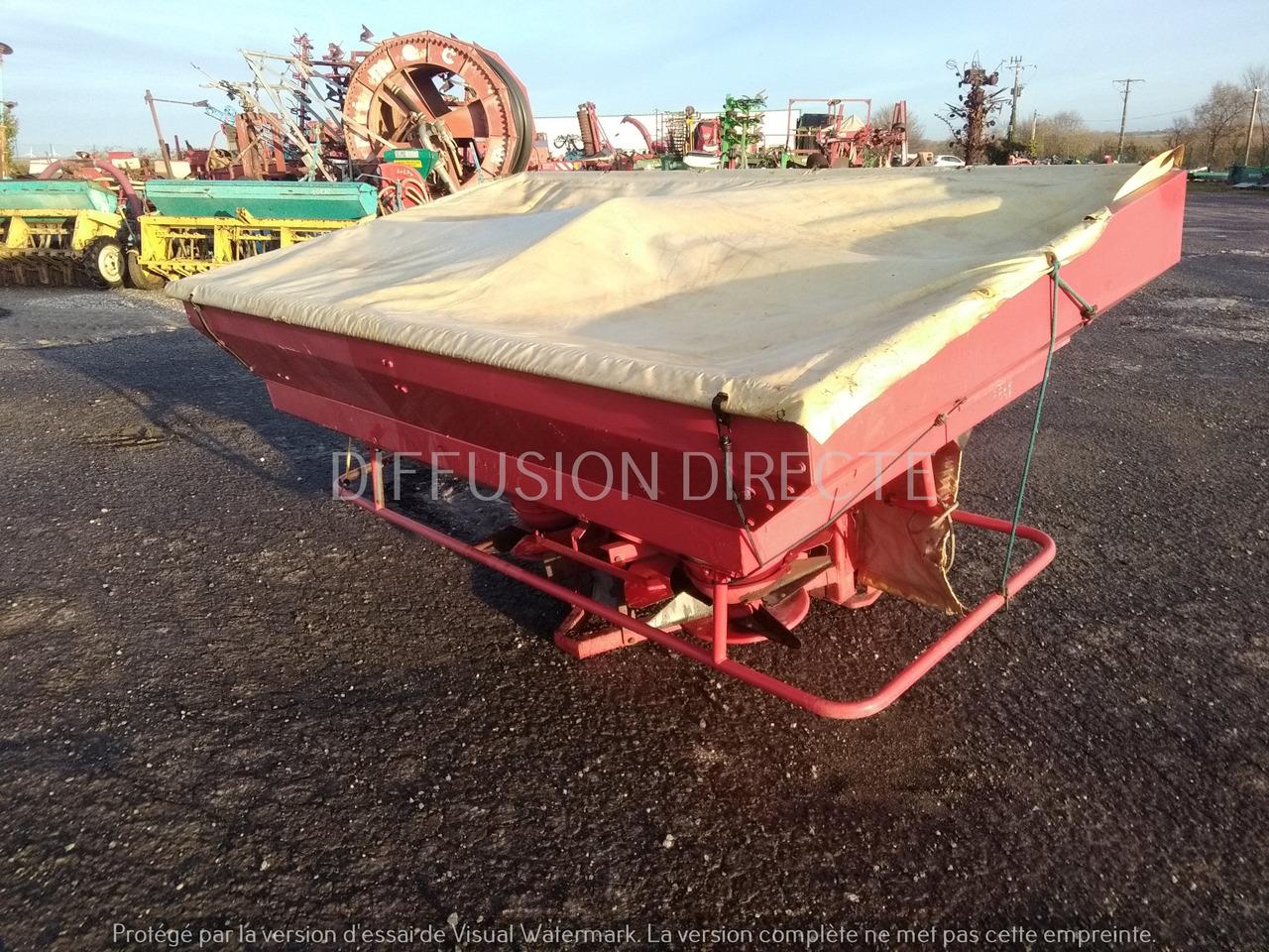 LELY DISTRIBUTEUR D'ENGRAIS CENTERMATIC PESEE - Розкидач добрив: фото 3 LELY DISTRIBUTEUR D'ENGRAIS CENTERMATIC PESEE - Розкидач добрив: фото 3