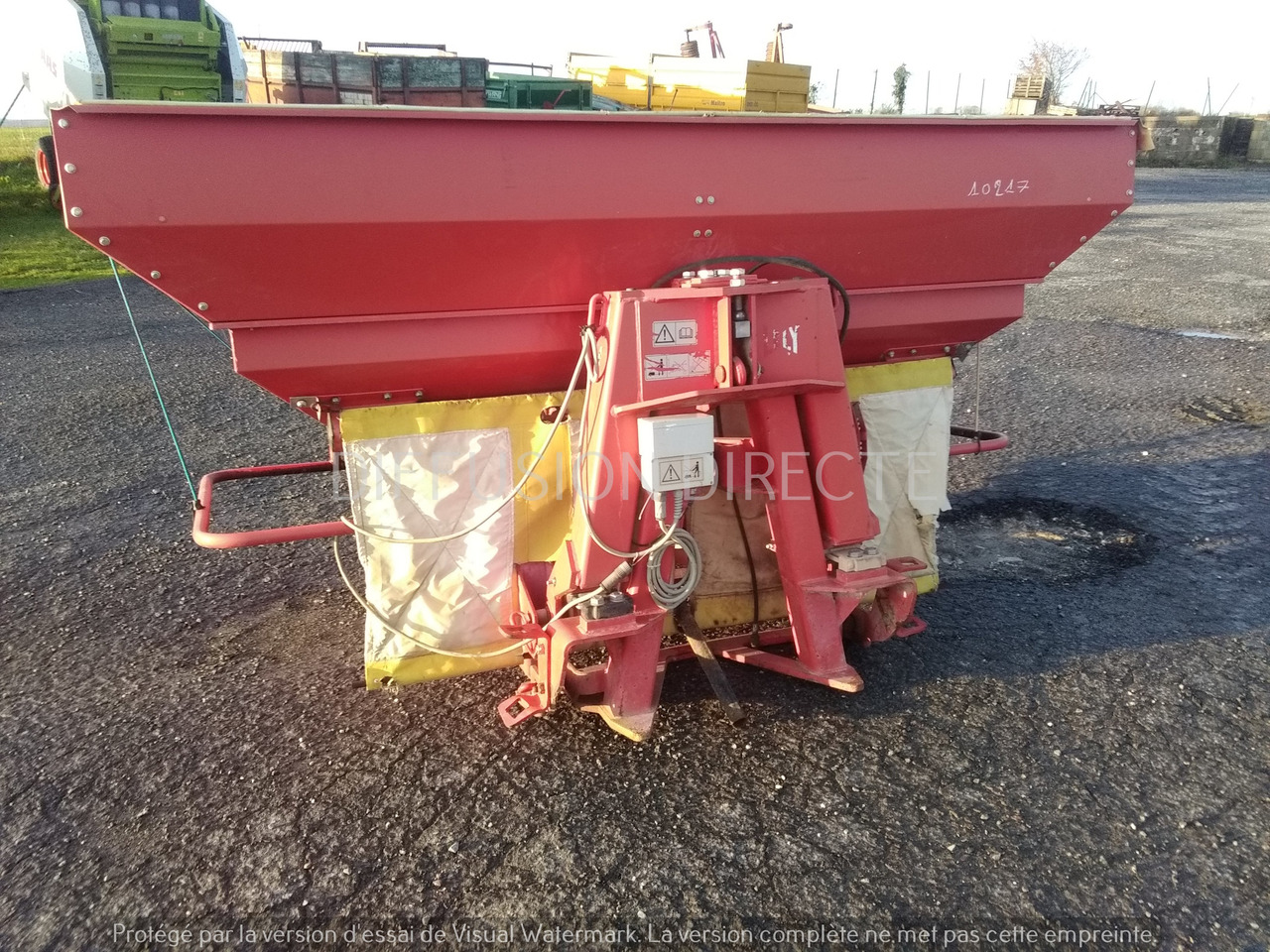 LELY DISTRIBUTEUR D'ENGRAIS CENTERMATIC PESEE - Розкидач добрив: фото 2 LELY DISTRIBUTEUR D'ENGRAIS CENTERMATIC PESEE - Розкидач добрив: фото 2