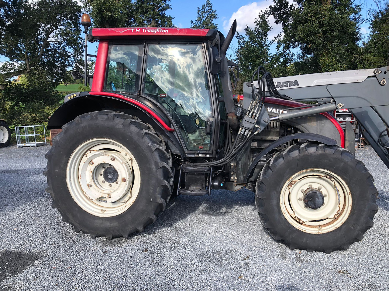 2006 Valtra N121 c/w front loader, 9700 Hrs - Трактор: фото 1 2006 Valtra N121 c/w front loader, 9700 Hrs - Трактор: фото 1