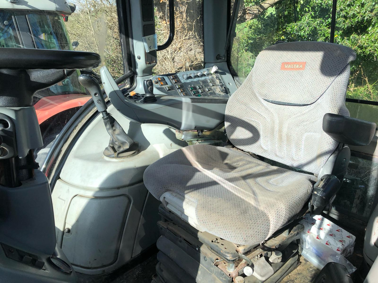 2009 Valtra T171 with front PTO - Трактор: фото 5 2009 Valtra T171 with front PTO - Трактор: фото 5