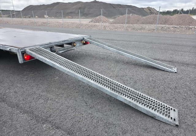 Бортовий причіп/ Платформа EduardP4 3000kg: фото 10 Бортовий причіп/ Платформа EduardP4 3000kg: фото 10