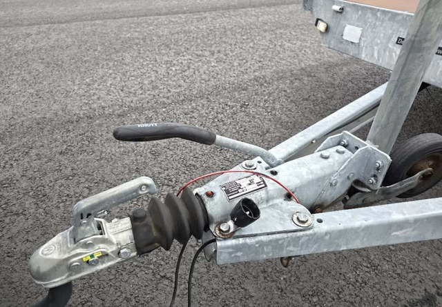 Бортовий причіп/ Платформа EduardP4 3000kg: фото 16 Бортовий причіп/ Платформа EduardP4 3000kg: фото 16