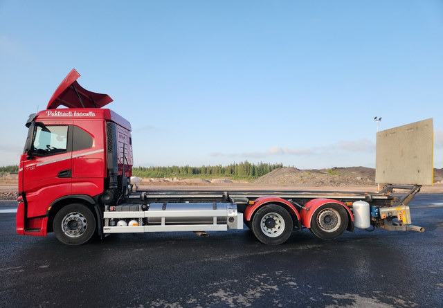 Iveco S-Way 6x2 LNG / LBG - Вантажівка шасі: фото 2 Iveco S-Way 6x2 LNG / LBG - Вантажівка шасі: фото 2