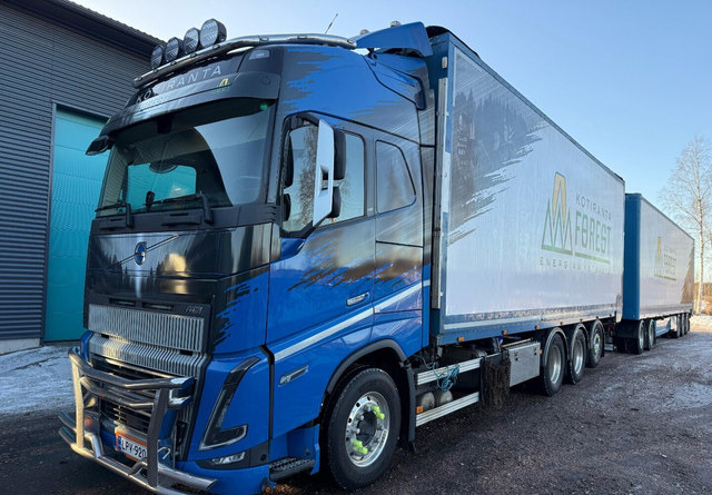 Volvo fh16 - Вантажівка з закритим кузовом: фото 1 Volvo fh16 - Вантажівка з закритим кузовом: фото 1