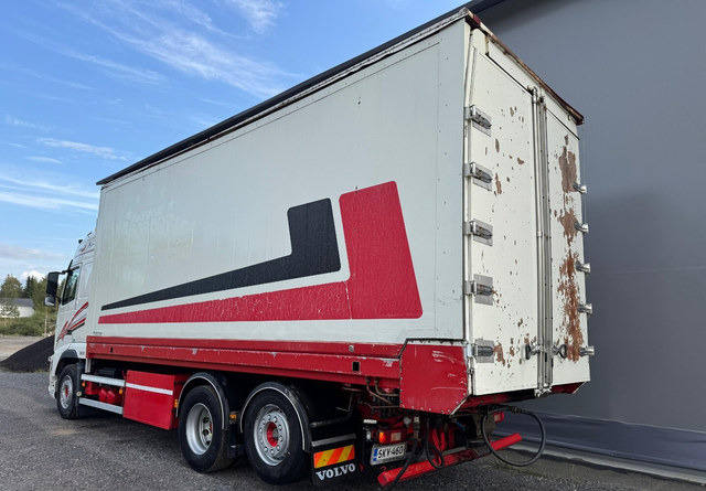 VolvoFH13 500 6x2 Ketjupurku + Rahtikaappi - Вантажівка з закритим кузовом: фото 3 VolvoFH13 500 6x2 Ketjupurku + Rahtikaappi - Вантажівка з закритим кузовом: фото 3