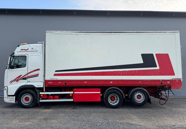 VolvoFH13 500 6x2 Ketjupurku + Rahtikaappi - Вантажівка з закритим кузовом: фото 2 VolvoFH13 500 6x2 Ketjupurku + Rahtikaappi - Вантажівка з закритим кузовом: фото 2