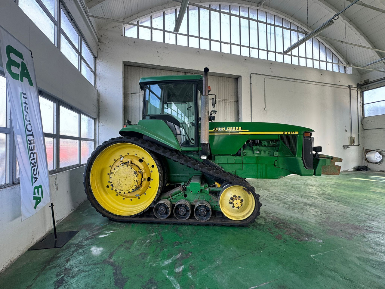 JOHN DEERE 8410T - Трактор: фото 4 JOHN DEERE 8410T - Трактор: фото 4