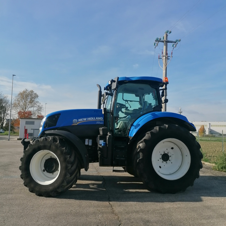 NEW HOLLAND T7 210 - Трактор: фото 2 NEW HOLLAND T7 210 - Трактор: фото 2