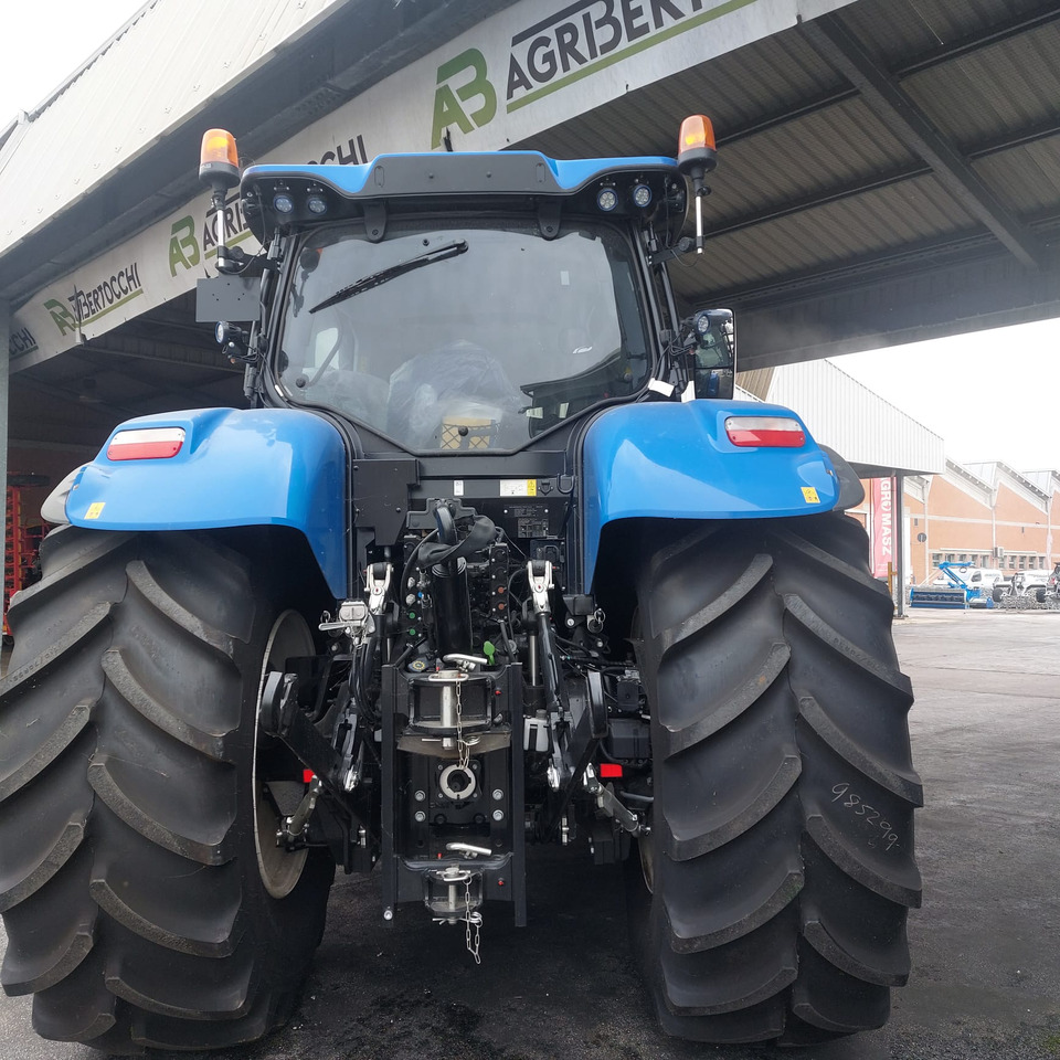 NEW HOLLAND T7 225 - Трактор: фото 2 NEW HOLLAND T7 225 - Трактор: фото 2