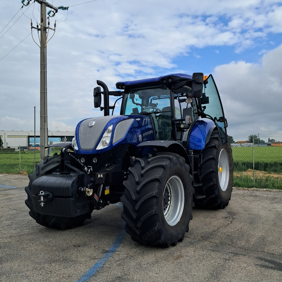 NEW HOLLAND T7 270 - Трактор: фото 1 NEW HOLLAND T7 270 - Трактор: фото 1
