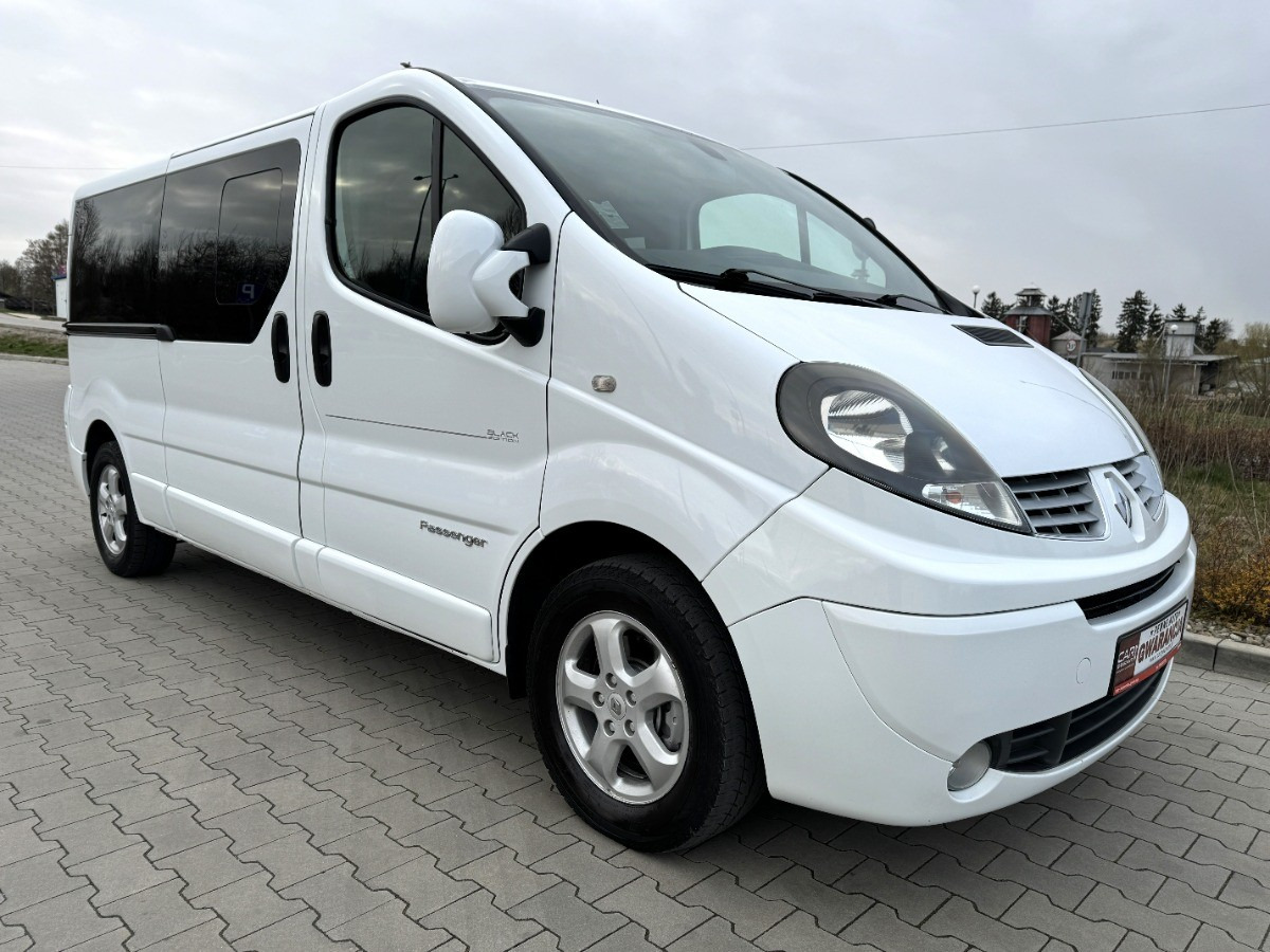 Renault Trafic L2 Long 2.5 150KM Black Edition 9 osobowy TOUR Nawiewy tylne - Мікроавтобус, Пасажирський фургон: фото 4 Renault Trafic L2 Long 2.5 150KM Black Edition 9 osobowy TOUR Nawiewy tylne - Мікроавтобус, Пасажирський фургон: фото 4