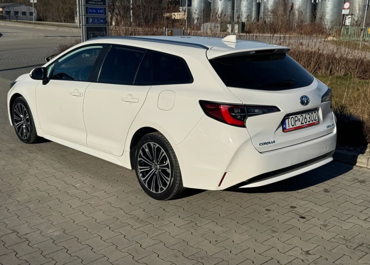 Toyota Corolla 1.8 Hybrid Active Niski przebieg LED FV23 W SUPER STANIE - Універсал: фото 4 Toyota Corolla 1.8 Hybrid Active Niski przebieg LED FV23 W SUPER STANIE - Універсал: фото 4