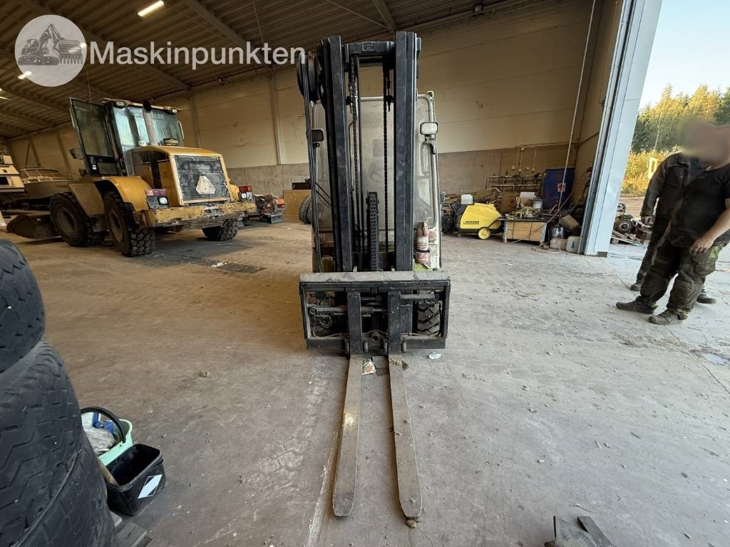 Clark CEM 25  - Дизельний навантажувач: фото 3 Clark CEM 25  - Дизельний навантажувач: фото 3